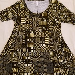 LulaRoe Perfect T top